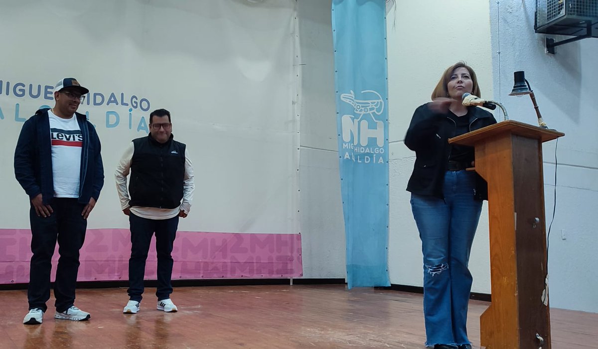 abpensil's tweet photo. Recibimos a los amig@s @gabysalido y @jupagugo muchas gracias por pasar a saludarnos y acordarse de nosotros los de la Pensil. Abrazo enorme. https://t.co/FVN6iuToe1