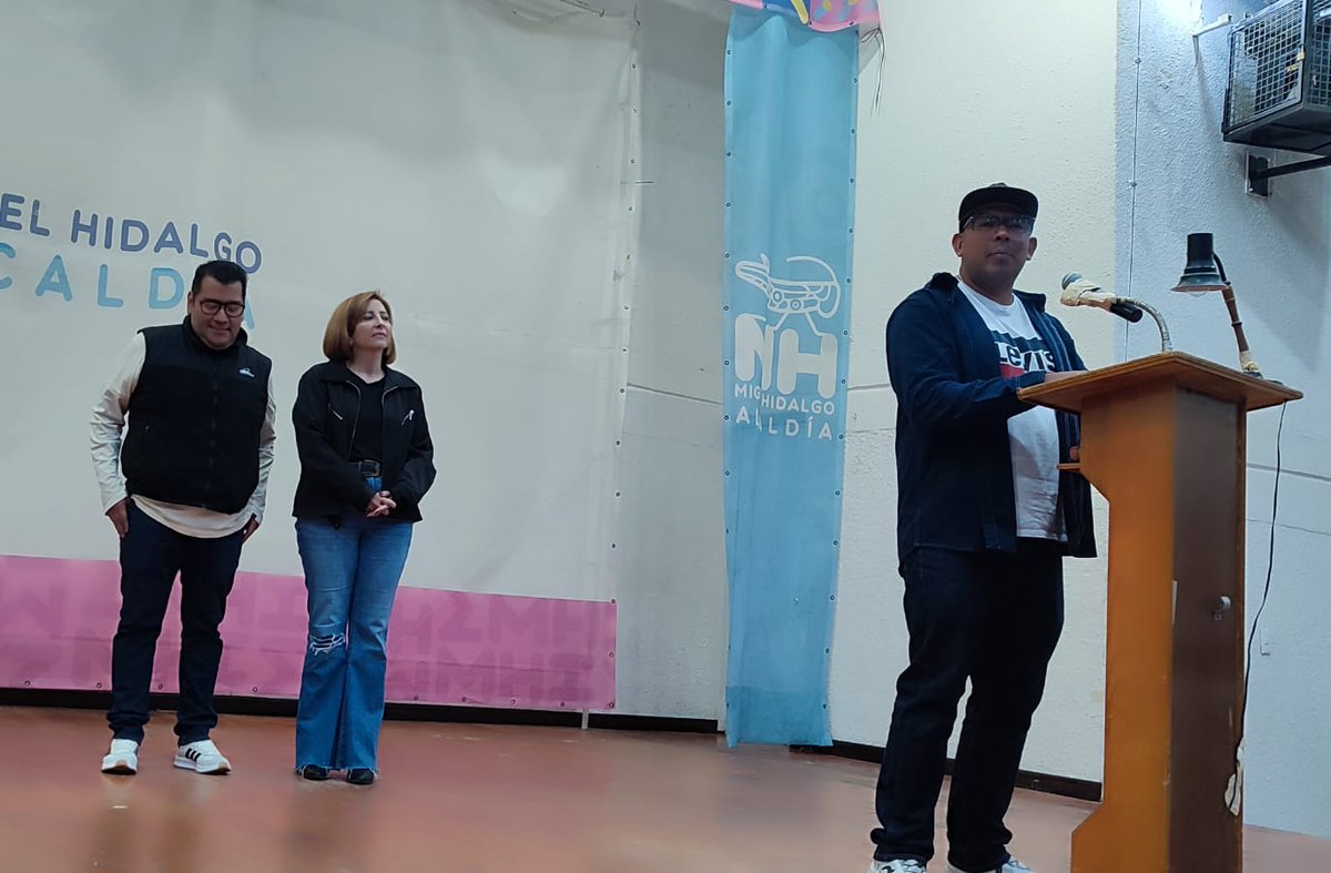 abpensil's tweet photo. Recibimos a los amig@s @gabysalido y @jupagugo muchas gracias por pasar a saludarnos y acordarse de nosotros los de la Pensil. Abrazo enorme. https://t.co/FVN6iuToe1