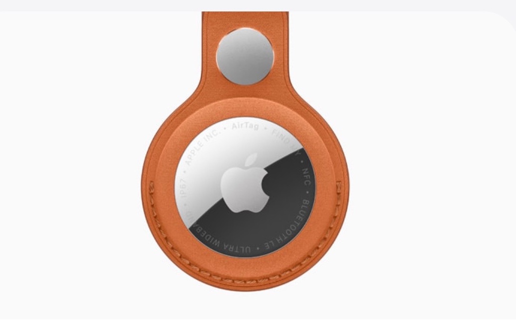 ScudderPR's tweet photo. Apple introduces AirTag with expanded connectivity range and improved findability.  Learn more about the changes:

https://t.co/3Ru83u7Hrg

#spiritairlines #jetblue #condor #cityairlines #discoverairlines #apple #technologynews #airtags #travel #travelnews #aircanada https://t.co/boAWLuLQS8