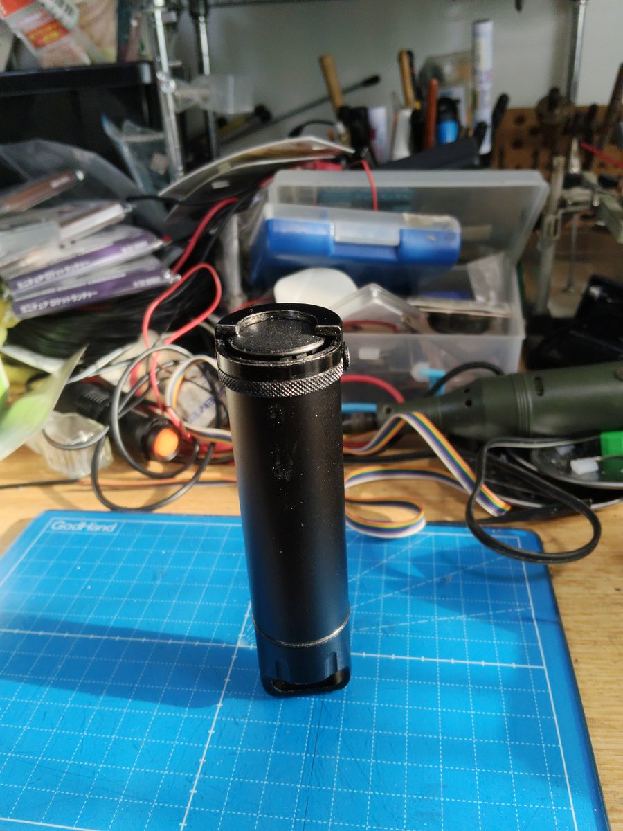 キャップを削って、ストッパーに加工、ネジ止めして、固定 スプリングは今回、線軽1.2mm 外径25mm 全長100mmを使用 シリンダはパイプキャップ  いい感じに500円玉用のコインシリンダーがでけた！w 多分、30枚ぐらいは入ると思うw