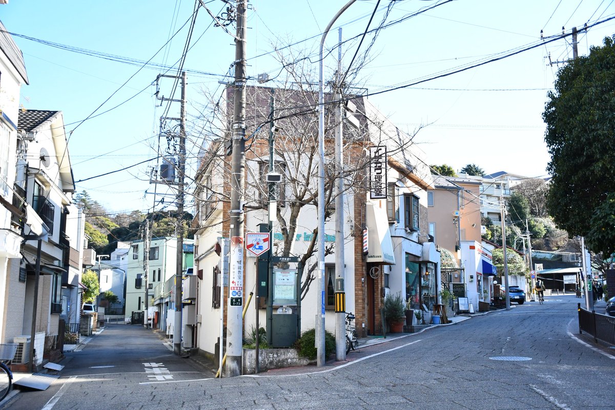 名探偵プリキュア！１話　聖地巡礼⑥

EDに出てくる街角
・代官坂（中区元町２丁目１０）

元町通りから山手本通りへ上がる画角