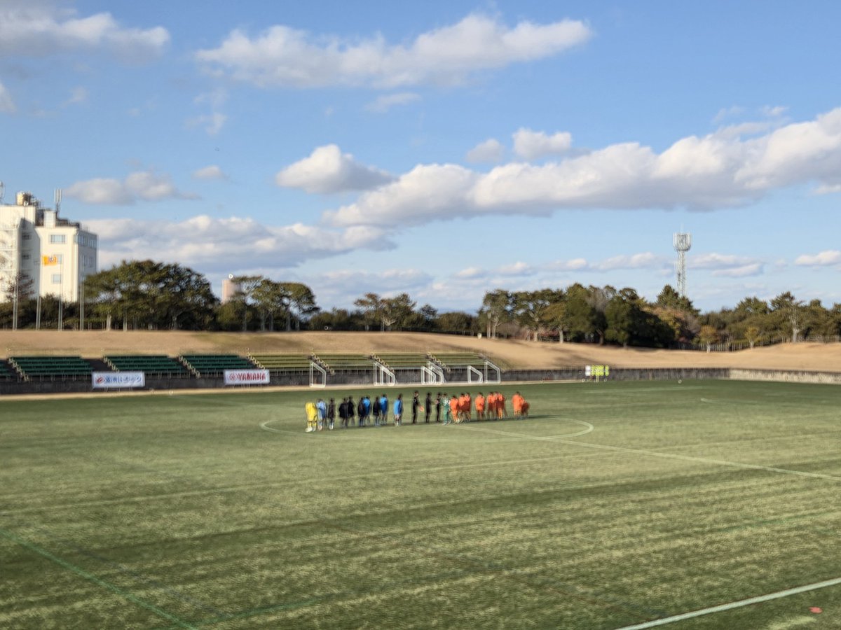 遠州トラックカップ
第46回 静岡県中学一年生ウィナーズサッカー大会
決勝
清水エスパルスジュニアユース 0-0(PK8-7) ジュビロ磐田U-15。
試合終了。
10人目までもつれたPK戦はGK51鈴木稀里彪の活躍で勝利。
久々に中学一年生大会を制覇しました。
おめでとう。