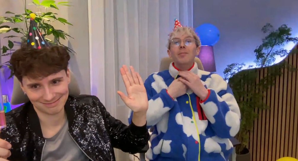 phphrog's tweet image. obsessed with mr "you dont need more coats" "you have too many coats" "you dont need a fleece" buying phil a whimsical fleece for his birthday anyway

i see you for the fake idgaf-er you are Daniel james howell