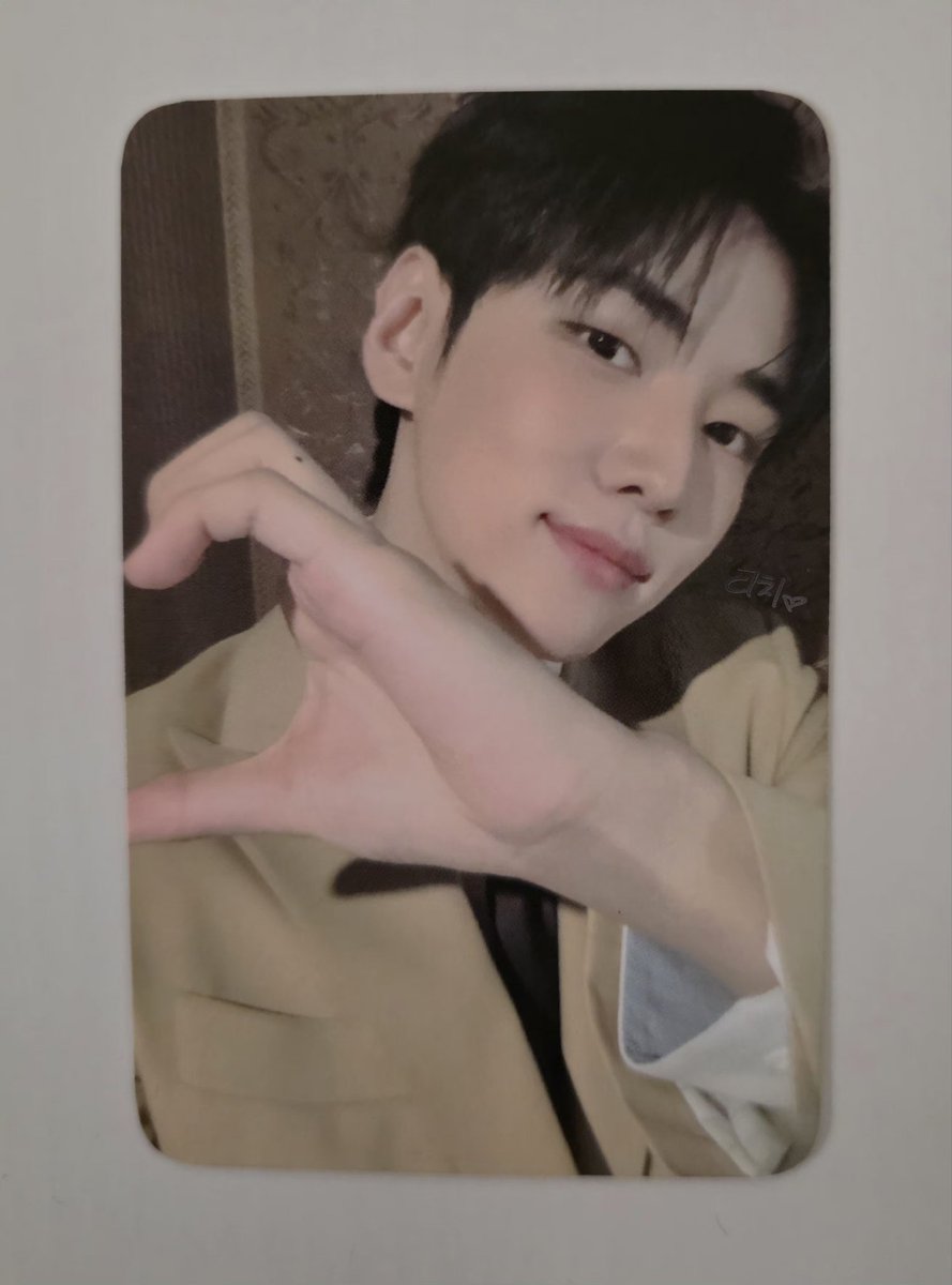 2026 SEASON'S GREETINGS [DKZ: Memory]
에버라인 시즌그리팅 1차 영통팬싸 특전

#재찬 #JAECHAN