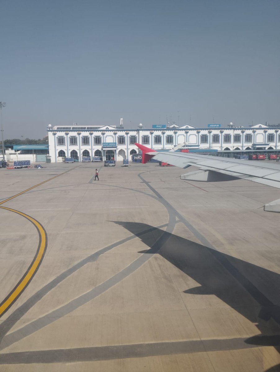 Informed_360's tweet photo. 🚨Air India Express IX1980 Jodhpur–Delhi passengers sat inside the plane from 10:30 AM and managed to cross the 11:55 AM arrival time… without ever taking off. A masterclass in arriving before departure.
#airindiaexpress #aviationnews https://t.co/k9wUbNNRW5