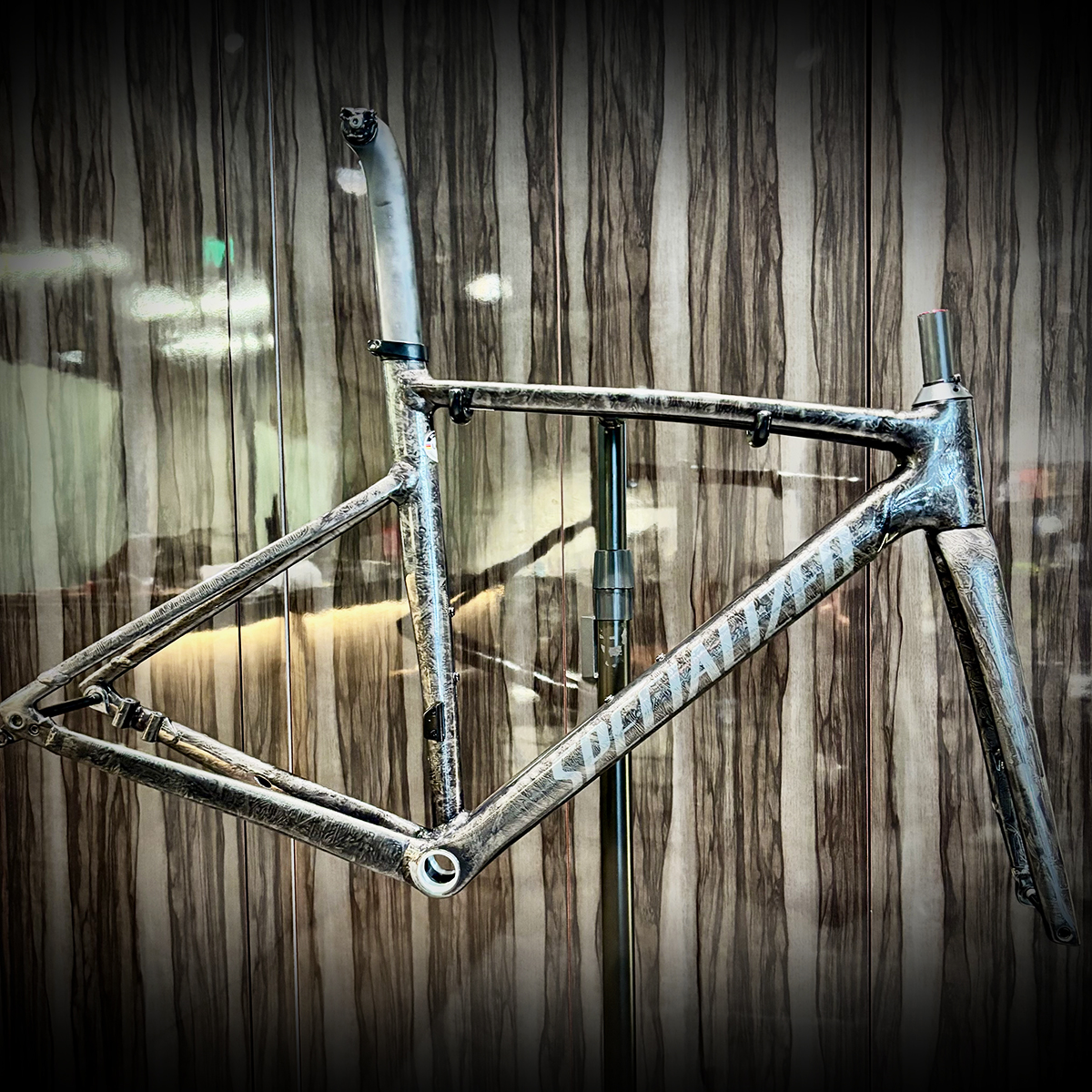 【店頭試乗フレームを特別販売！】
スペシャライズド幕張で大人気だった試乗車「Allez Sprint (52サイズ)」のフレームセットを、1台限りの特別価格ご案内します。アルミの常識を覆す走りと、大理石のような美しい質感をその手に。 バラ完のご相談も大歓迎です。
specialized-store.jp/makuhari/blog/…