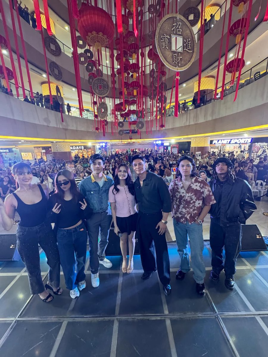 NAGILIW's tweet image. [📸] 260131

Foto-foto MoJi bareng cast MHIAMB di Fisher Mall Quezon Avenue! 🤩

MAFIA BOSSES MOJI
#ALAMAT #ALAMAT_MO #ALAMAT_RJI #MHIAMB #MyHusbandIsAMafiaBoss