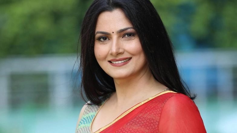 ये बजट महिलाओं के हित का है,
ये बजट किसानों के हित का है,
अमेरिका थर थर काँपेगा ,
भारत को विश्वगुरु बनने से कोई नहीं रोक पाएगा,
ये बजट युवाओं और छात्रों के हित का है,
ये बजट जवानों के हित का है,
ये बजट महंगाई का गला घोट देगा,
ये बजट मिडिल क्लास के हित का है,
ये बजट पेंशन क्लास के