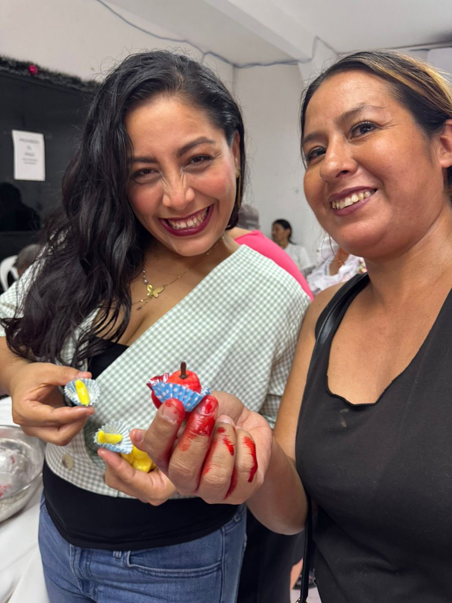 🥖 Transformando manos en herramientas de cambio 🎨

A través del modelado artesanal de dulces, no solo preservamos una técnica tradicional, sino que fomentamos la inclusión financiera y el sustento digno.

¡Seguimos transformando la formación técnica en oportunidades de negocio!