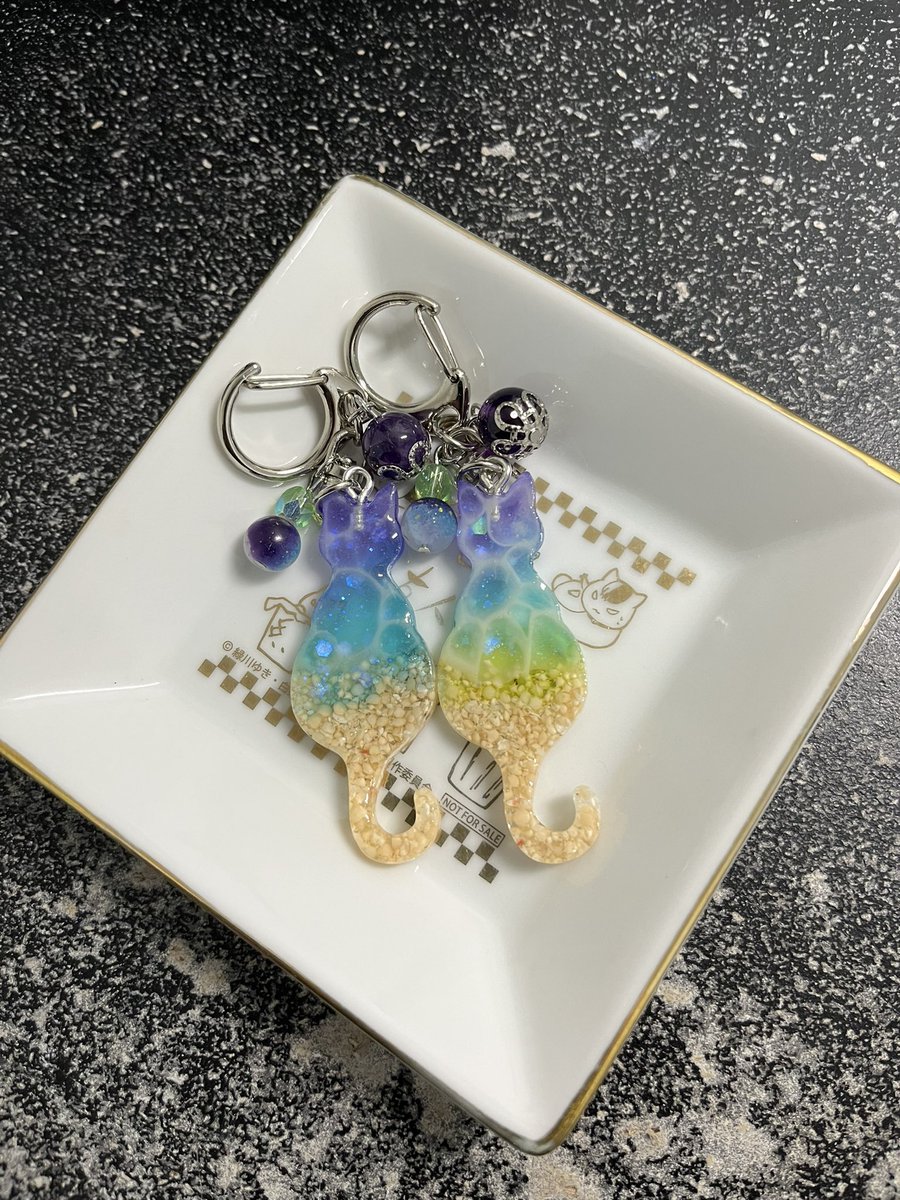 今日は、蹄鉄のキーホルダーと、クジラやイルカや猫の水面のやつを作りました。冬やのに何故か海デザイン（笑）
良かったら覗いてみて下さいね(*^^*)→ jp.mercari.com/user/profile/6…