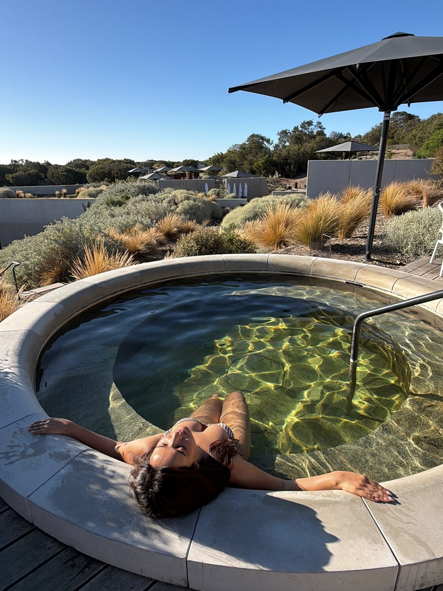 HADYMJvbEAEApB1?format=jpg&name=large