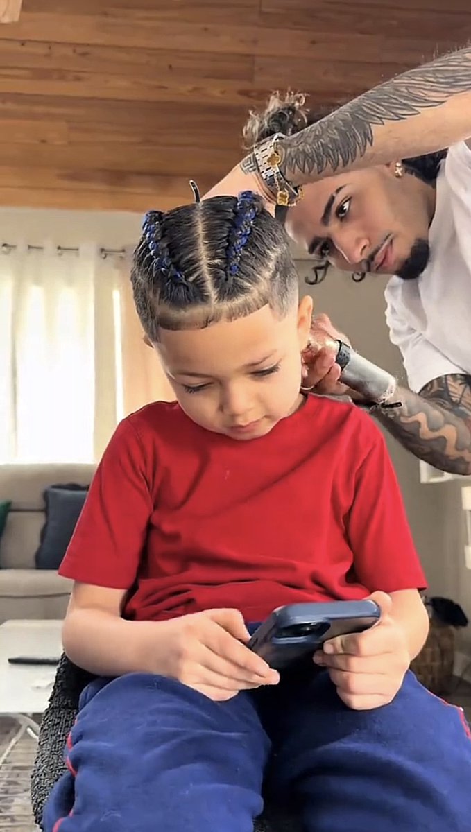 Keraz017's tweet image. Gekyume's new hairstyle

 (It reminds me of someone 🫣)