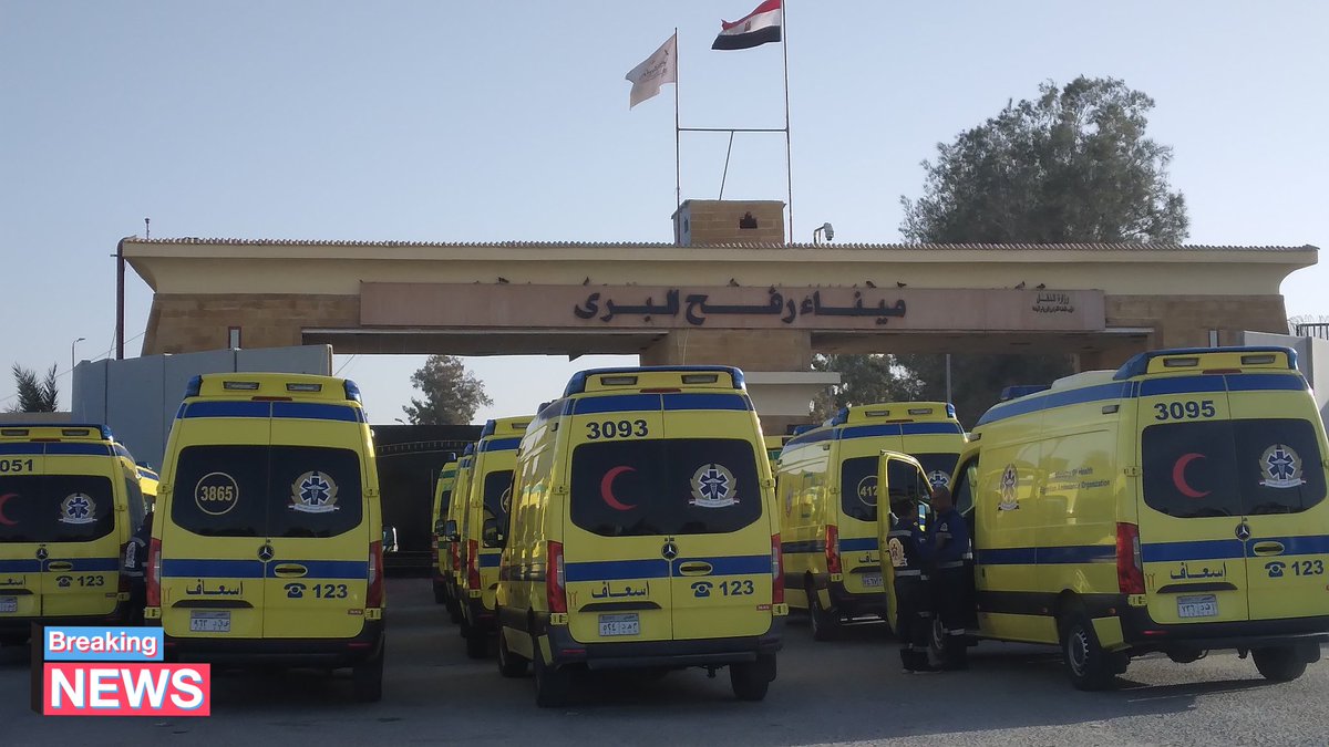 معبر رفح البري في أول أيام فتحه تجريبيا في الاتجاهين 
#معبر_رفح_البري