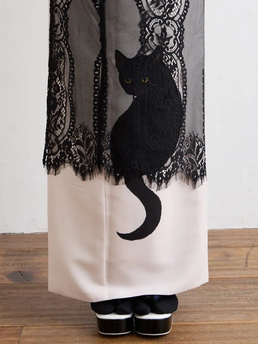 黒猫がこちらをじっと見つめる🐈‍⬛ ふりふがこだわり抜いて仕立てた