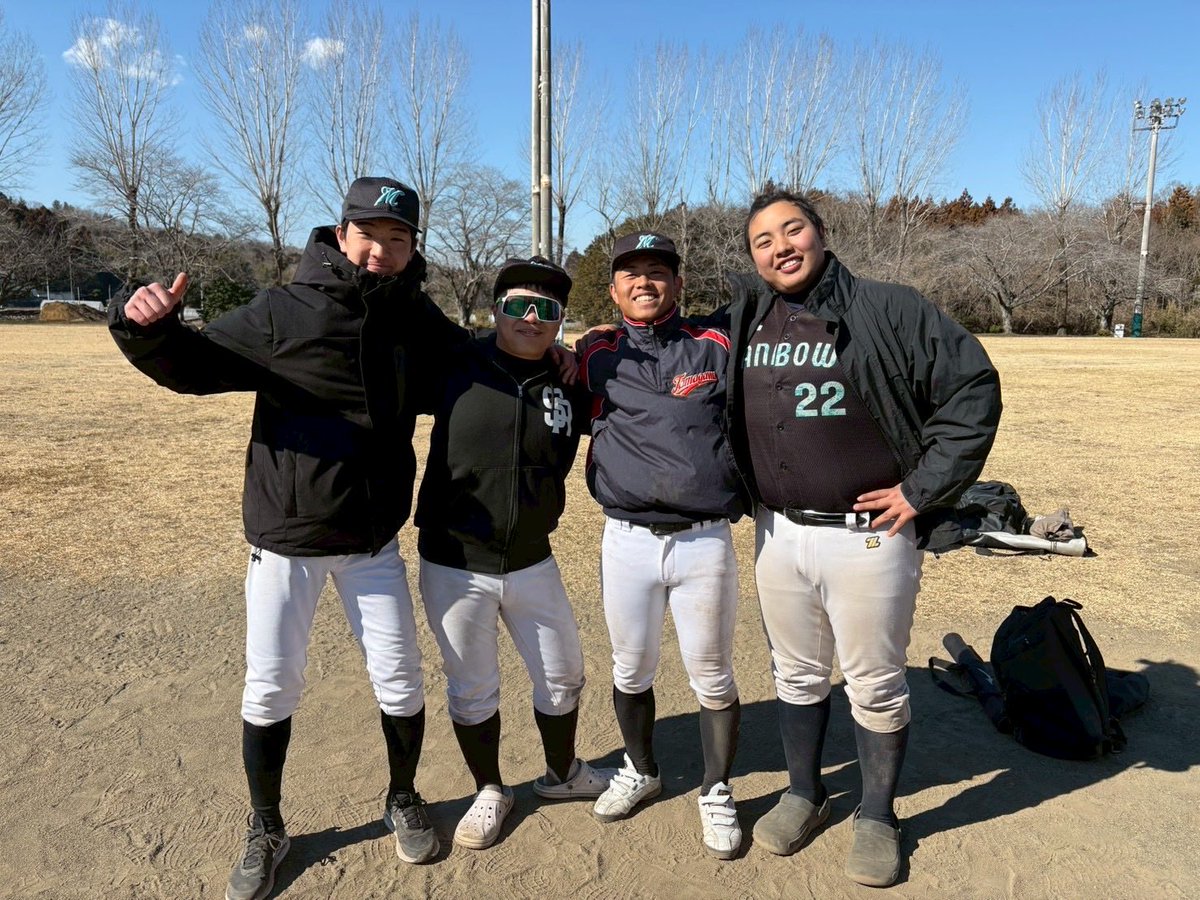 MITOMANBOW's tweet photo. 📣2/1(日)活動報告⚾️

今年の初の大会試合
去年雨天中止になった決勝戦を行いました。

vs underdogs
1対13 ○

2026年初勝利はまさかの大会決勝戦！

硬い守りと浮き沈みの激しい打線が噛み合い試合を制しました！

このまま沢山勝つぞ！

#草野球
#水戸
#初心者在籍
#野球やろうぜ https://t.co/kUtiRAjY28