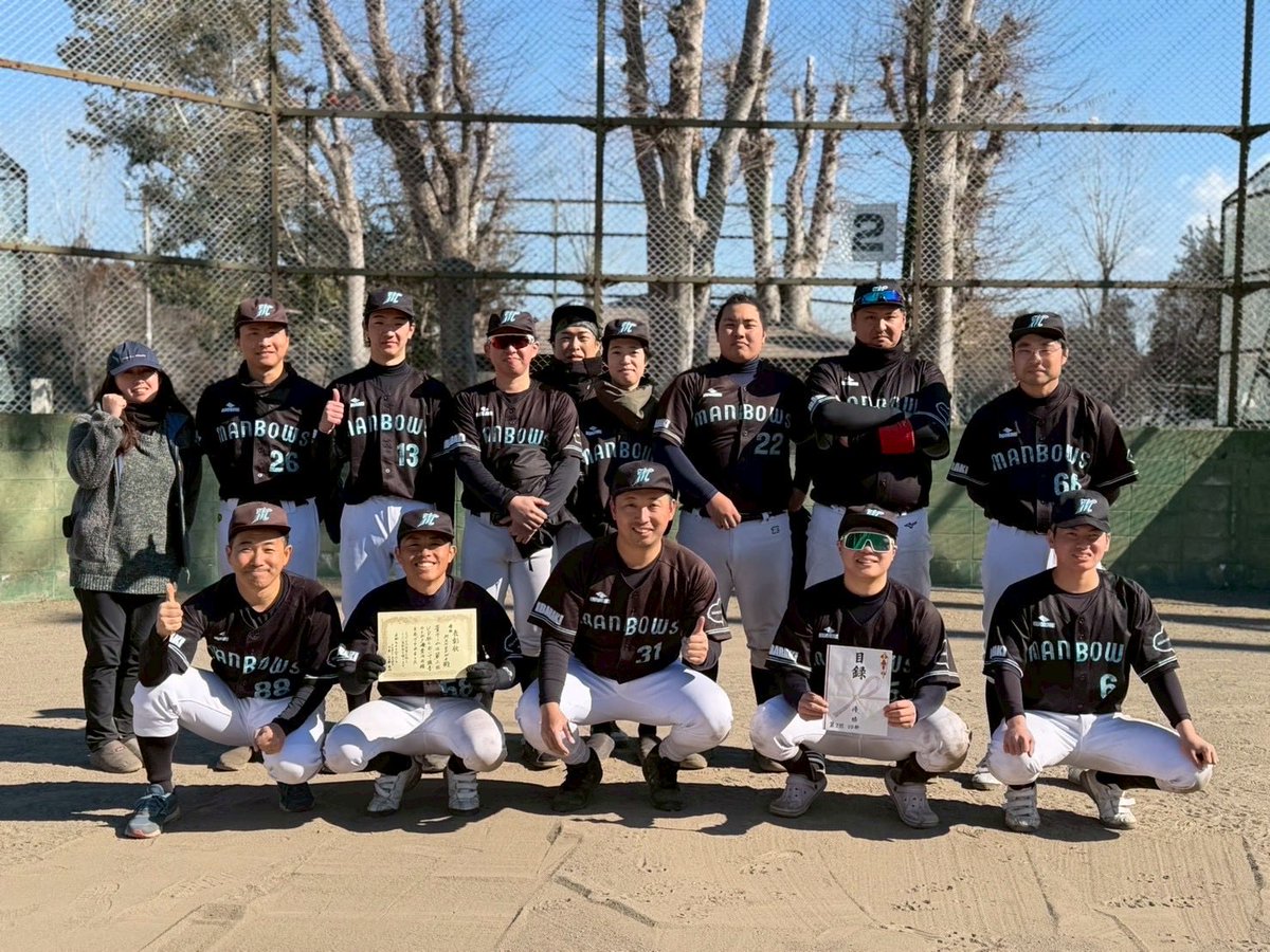 MITOMANBOW's tweet photo. 📣2/1(日)活動報告⚾️

今年の初の大会試合
去年雨天中止になった決勝戦を行いました。

vs underdogs
1対13 ○

2026年初勝利はまさかの大会決勝戦！

硬い守りと浮き沈みの激しい打線が噛み合い試合を制しました！

このまま沢山勝つぞ！

#草野球
#水戸
#初心者在籍
#野球やろうぜ https://t.co/kUtiRAjY28