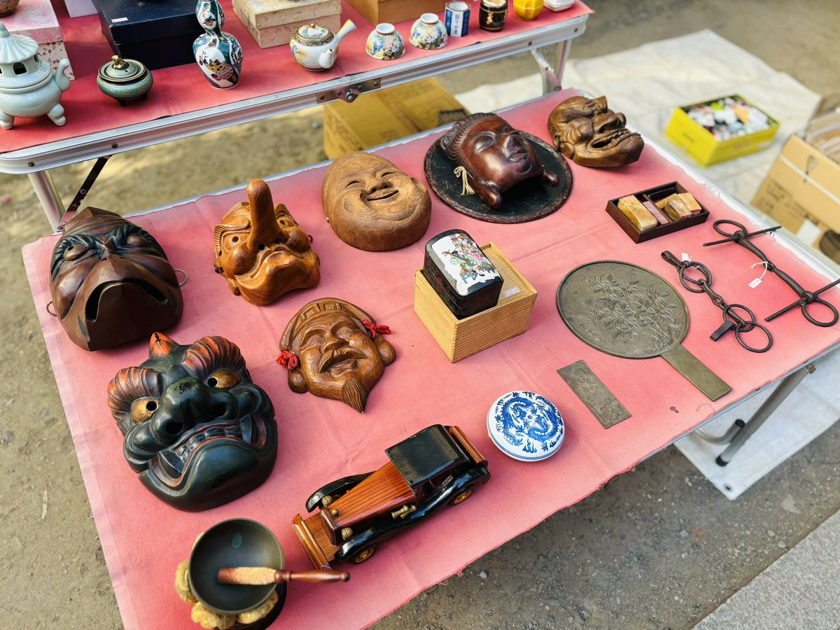 新宿 花園神社 毎週日曜にやっている骨董市。明治〜大正、昭和初期の