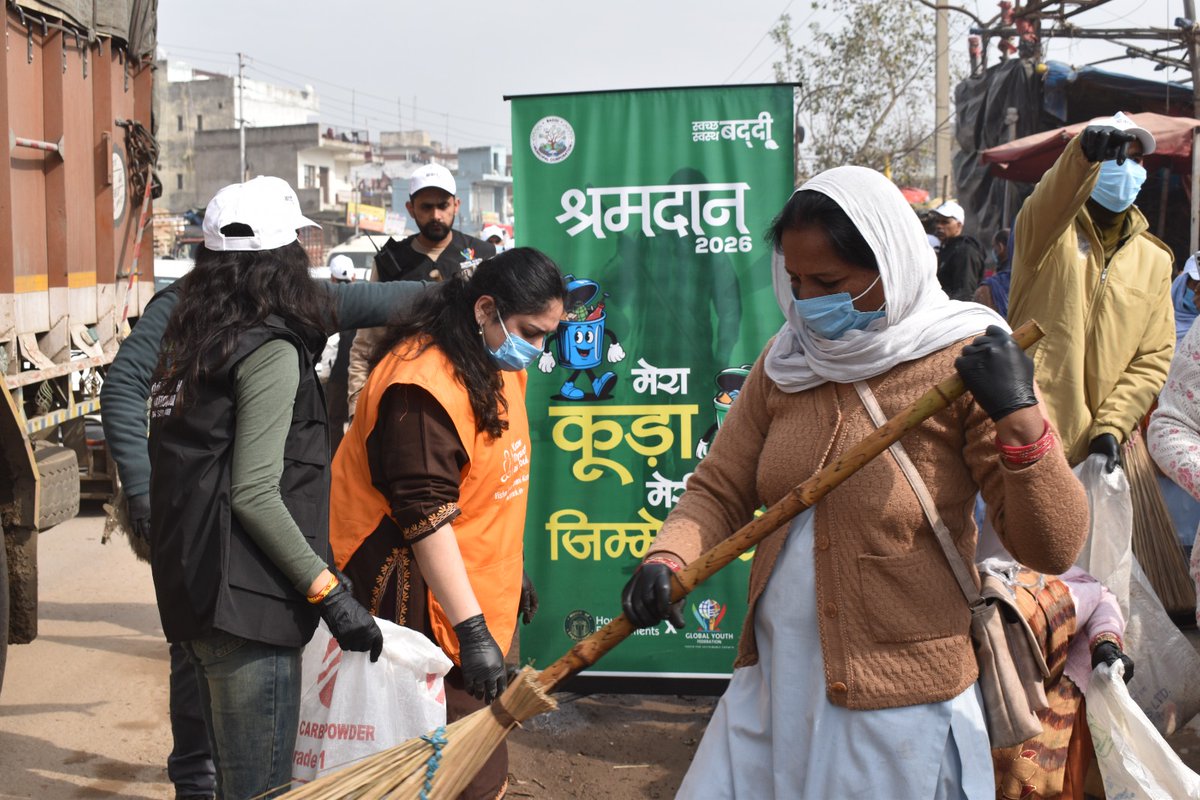 officeofgyf's tweet photo. Under the Clean and Green Baddi Mission GYF India in association with the House of Engagement, conducted a cleanliness drive at the local mandi.This initiative was carried out with the support of Mrs. Sonakshi S. Tomar,IAS
CEO BBNDA-cum-Commissioner M.C, Baddi https://t.co/LhYHEDs9Kt