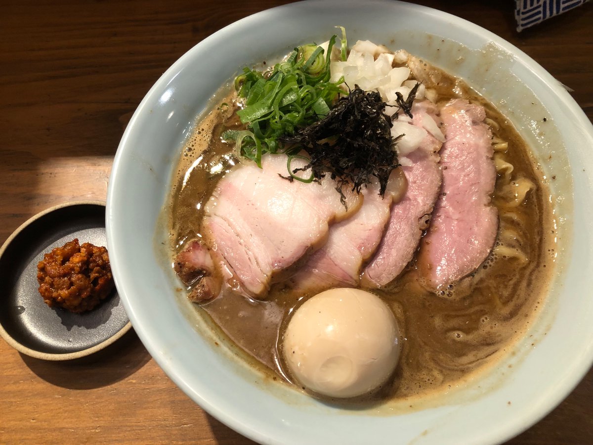 いかれたNOODLE fishtons

特製魚介豚骨ラーメン

 #いかれたNOODLEfishtons 
 #西大橋 #つけ麺 #ラーメン