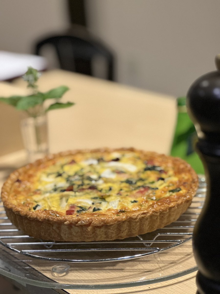 この度、我々Orgeは『百年構想リーグ』に於いて
ギラヴァンツ北九州のホームゲーム開催時のミクニワールドスタジアムのスタジアムグルメを担当する事が決定しました！
こらからは、チームを応援するサポーターを、食を通じて後押しして行きます‼︎
どうぞ宜しくお願い致しますm(_ _)m