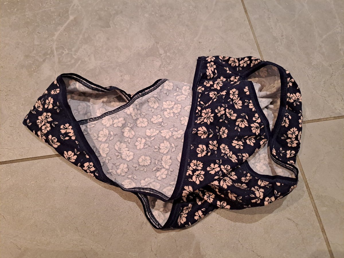 Mark30704629's tweet photo. These panties are big 🥰 https://t.co/Ro9OV8hDmz