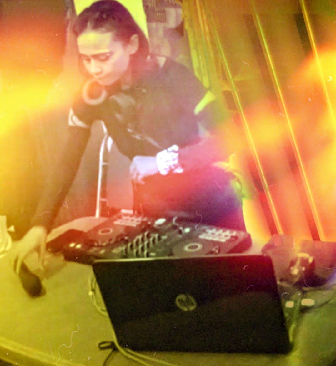 dj_bluhi's tweet photo. #dj #musician #artist #pioneer #ddj #flx4 #headphone #wd400 #wildwaves #hplaptop #recordbox #partyplanners #sound #light #partytime #twitter #remixsongs #remixer #musicproducer #festivalshow https://t.co/t1BdYiSaHI