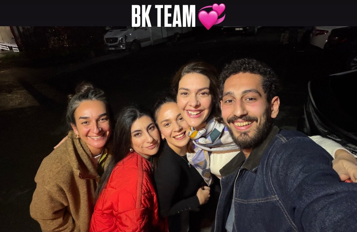 Serap_m's tweet photo. Çalıştığı set çalışanları tarafından hep çok sevilen oyuncu Bergüzar Korel... ❤🎬
#BergüzarKorel #Güneş #İlkveSon #ilkveson3 #set #backst https://t.co/UL7egaP0G8
