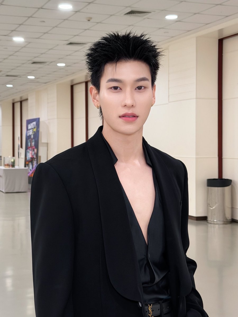 คุณ CEO สุดหล่อพร้อมเจอกับทุกคนแล้วค้าบ
เจอกันนะ 🖤

26TH CEO OFFROAD 
#OffroadBD26thProject