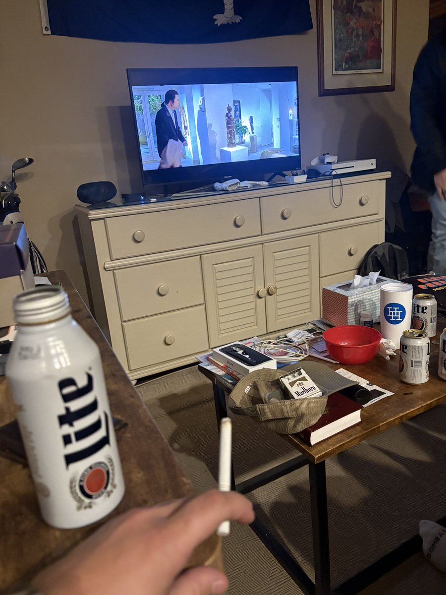 Cigs inside! Cigs inside!