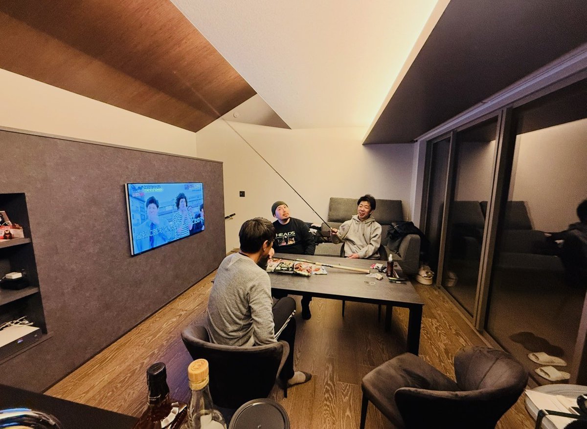 kasashou11's tweet photo. 清水代表と仲間と新年会

15時から早朝4時まで🍺

3月発売開始予定のスーパートゥルーパー、2027年発売のブルーローズの最終プロトロッドが完成しました✨！

イベント、展示会等で実際手に取っていただきご体感ください！

#ssylabel #シーレーベル #スーパートゥルーパー #ブルーローズ #びびはなれ https://t.co/Bz9pLyHJU7