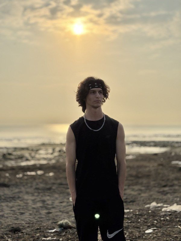 S wan⁷ tweet media