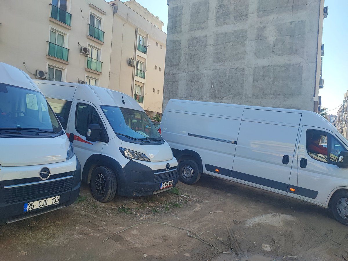 Arkas #arkasotomotiv için tüm sokaklar, yollar park yeri sanırım.
Evimizin önü, Yok ortasına da park edilmez. 
<a href="/karsiyaka_bel/">Karşıyaka Belediyesi</a> bu duruma el atabilir mi?
#ford #arkas <a href="/arkas_holding/">Arkas Holding</a> <a href="/ArkasOtomotiv/">Arkas Otomotiv</a> #şemikler #katşıyaka #izmir