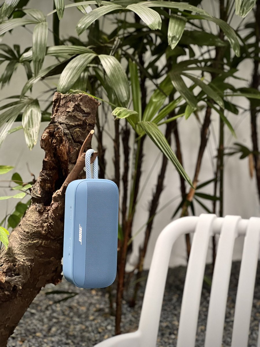 Chillzone918's tweet photo. "Bảo sao không chịu vào nhà cho ấm?" 🥶
----
👉 Nắng đông nhẹ, nhạc hay, không gian đẹp - chuẩn "sống ảo" khỏi chỉnh! Cái lạnh? Kệ nó! 🔊😎
-------
☎️ 03434 21686 
 #Loabuetooth #Loakaraoke #loanghenhạc #Chillzone918 #LoaDiĐộngBose #SoundLinkPlus #XêDịchMọiNơi https://t.co/zXTKSQacuB