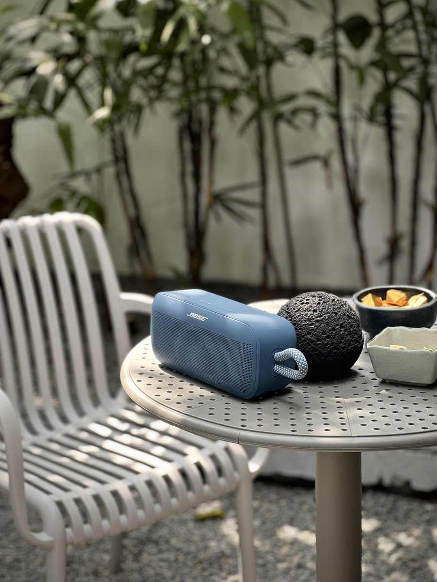 Chillzone918's tweet photo. "Bảo sao không chịu vào nhà cho ấm?" 🥶
----
👉 Nắng đông nhẹ, nhạc hay, không gian đẹp - chuẩn "sống ảo" khỏi chỉnh! Cái lạnh? Kệ nó! 🔊😎
-------
☎️ 03434 21686 
 #Loabuetooth #Loakaraoke #loanghenhạc #Chillzone918 #LoaDiĐộngBose #SoundLinkPlus #XêDịchMọiNơi https://t.co/zXTKSQacuB