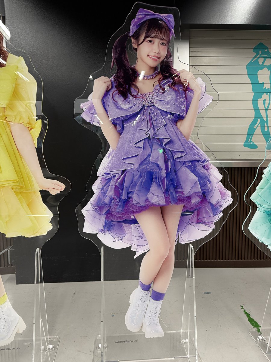 るなぴの等身大のアクスタかわいいいいい💜 1階にあります！！ #仲川