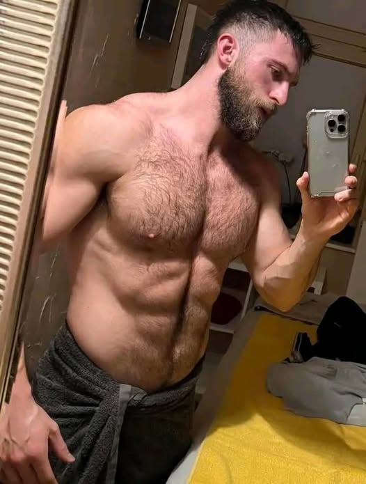 JeromeVoineau's tweet image. Bien le #BonjourGraou chers Twitties !!

Nous sommes dimanche 1 février. Ce midi nous déjeunons chez mes parents pour l'anniv' de ma mère. Et en même temps, je devrais gérer avec mon frère ainé, l'alcoolisme du p'tit.

Pleins de bisous les p'tits loups 🐺😘

model : Frank Osmat