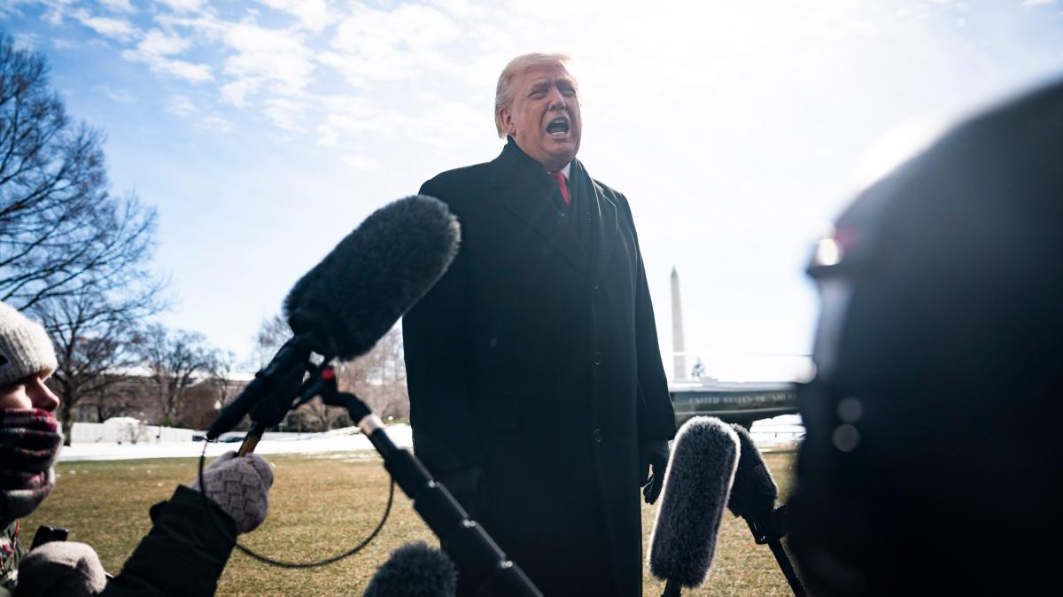 AZ_Augsburg's tweet image. Die Ermordung von Alex #Pretti, nur zwei Wochen nach den tödlichen Schüssen auf Renée Good, stellt einen Krisenmoment für Trumps Einwanderungspolitik dar. augsburger-allgemeine.de/special/washin…