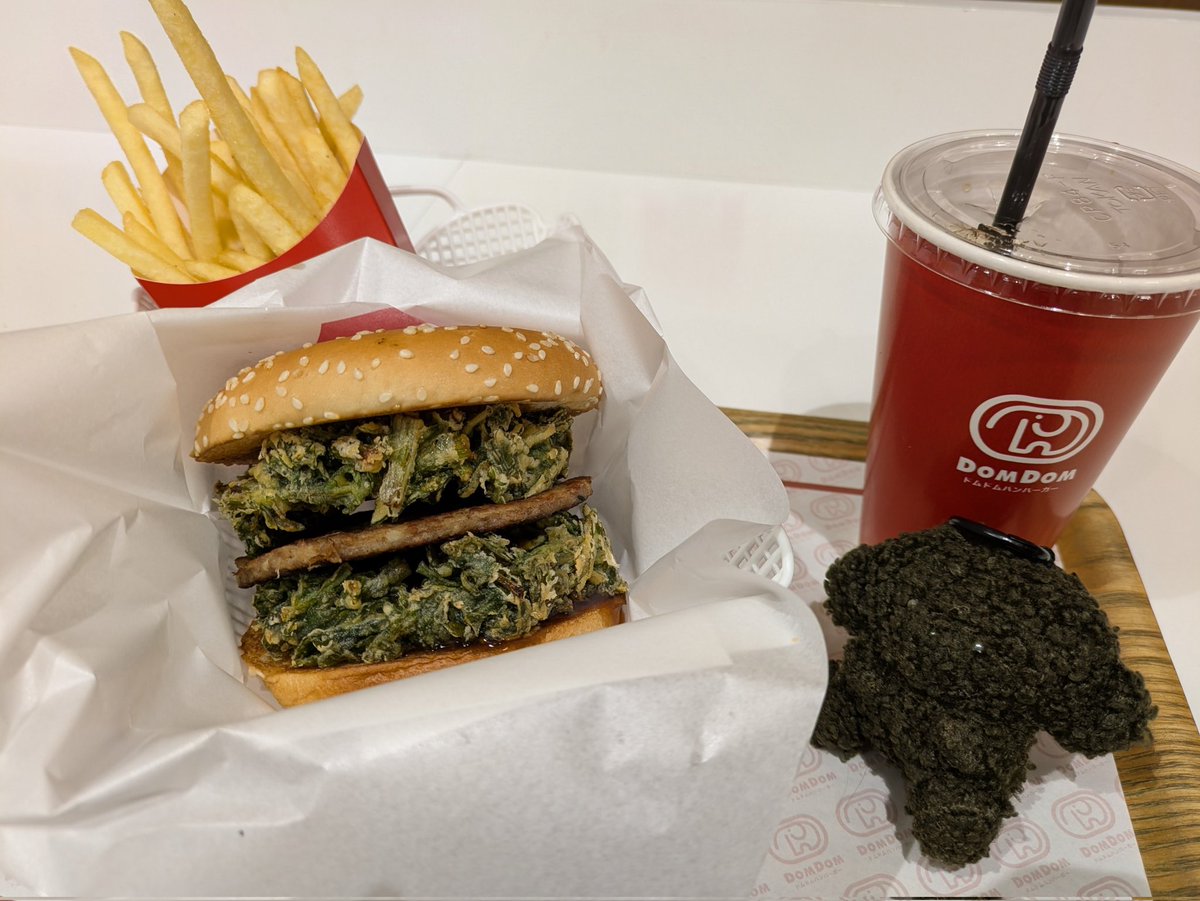 そして初ドムドムキメました🐘 春菊バーガー美味しかった🍔