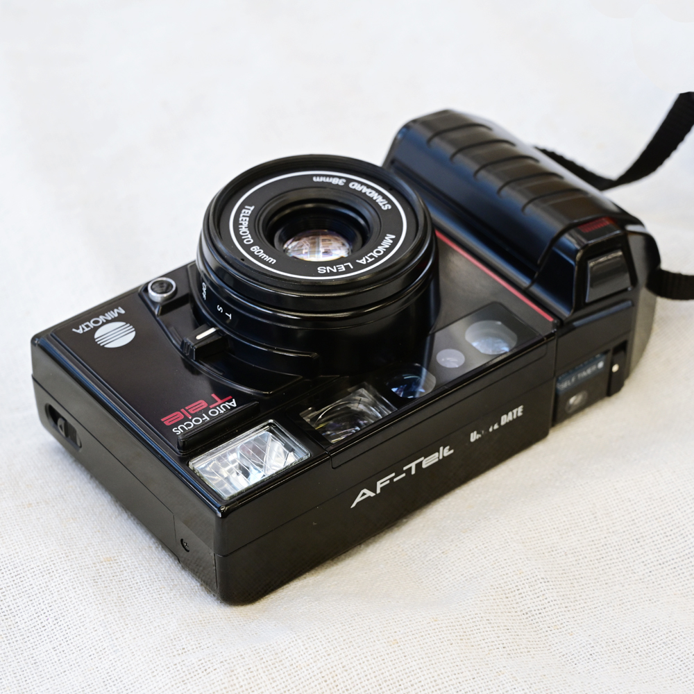 champcamera's tweet image. 中古　MINOLTA AF-TELE ￥6,800- by 青葉台店

1985年発売のミノルタのコンパクトカメラ📸
38mm/60mmの二焦点切替式・レバーでサクッと画角変更ができます！
手に入れやすい単三電池２本で駆動するのが有難いです◎

#中古カメラ #フィルムカメラ #MINOLTA #ミノルタAFTELE #青葉台 #横浜青葉台