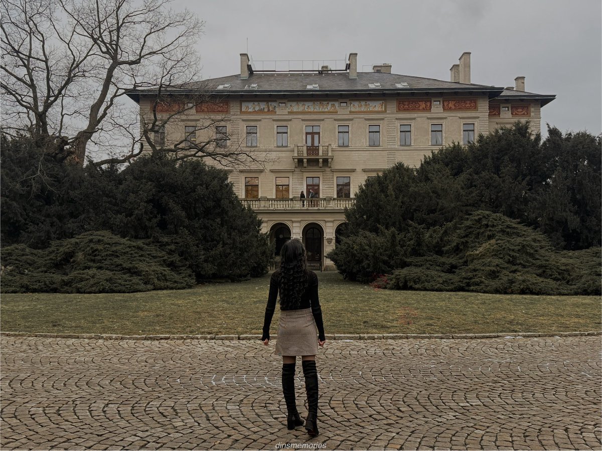 dinsaesthetic's tweet photo. Running around Prague looking for Prof Langdon, ready to solve the case together wkwkw🤭🤭🗝️
#SecretOfSecrets https://t.co/voKOuyBpNa