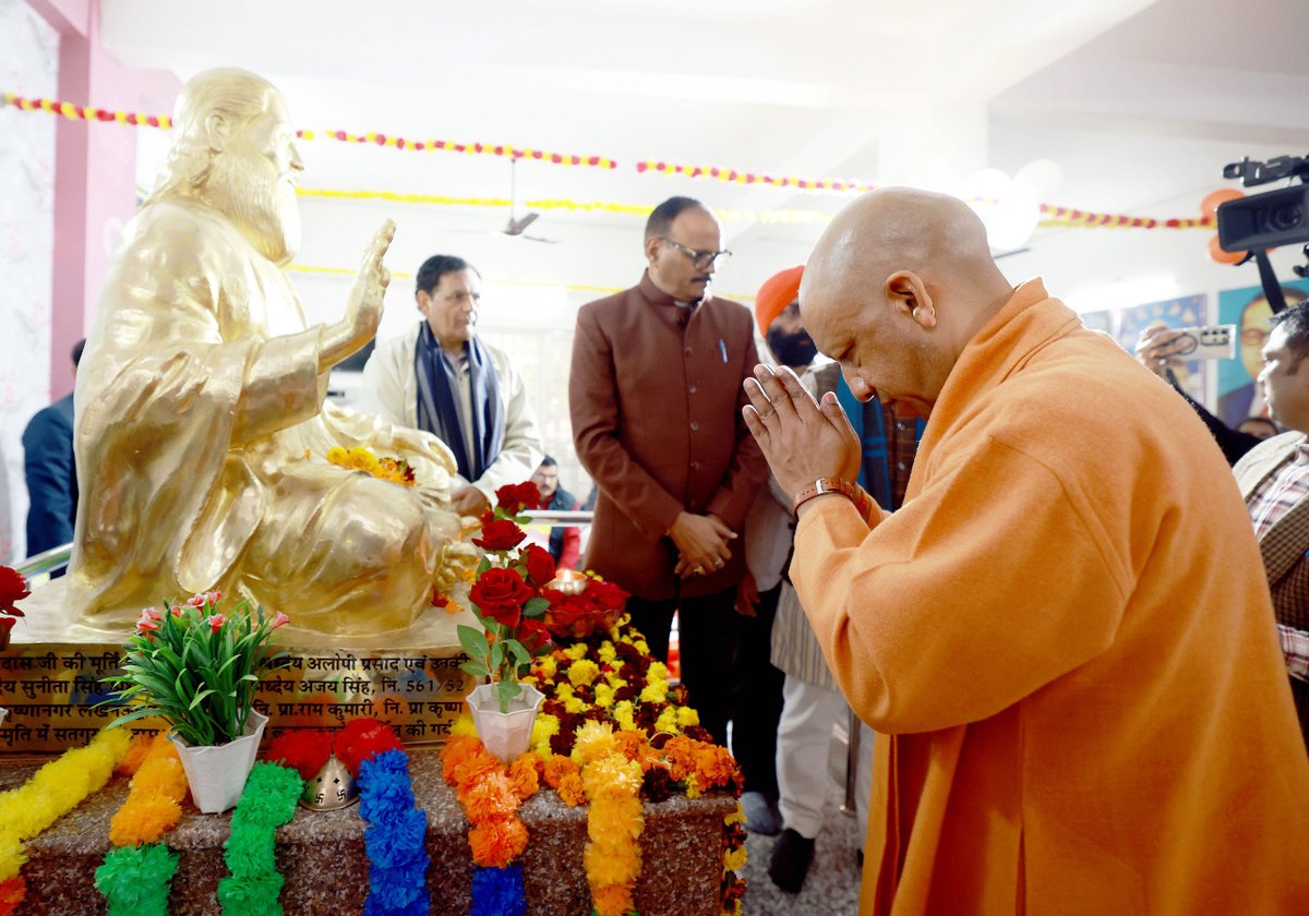 myogiadityanath's tweet photo. सद्गुरु रविदास जी महाराज की पावन जयंती के अवसर पर आज लखनऊ में आयोजित कार्यक्रम में उनकी प्रतिमा पर पुष्पांजलि अर्पित की।

इस अवसर पर उनकी नवनिर्मित भव्य प्रतिमा एवं सभागार का लोकार्पण भी किया।

सद्गुरु रविदास जी महाराज ने अपनी कर्म-साधना से लोक-कल्याण का मार्ग प्रशस्त किया।

उनकी पावन स्मृतियों को नमन।