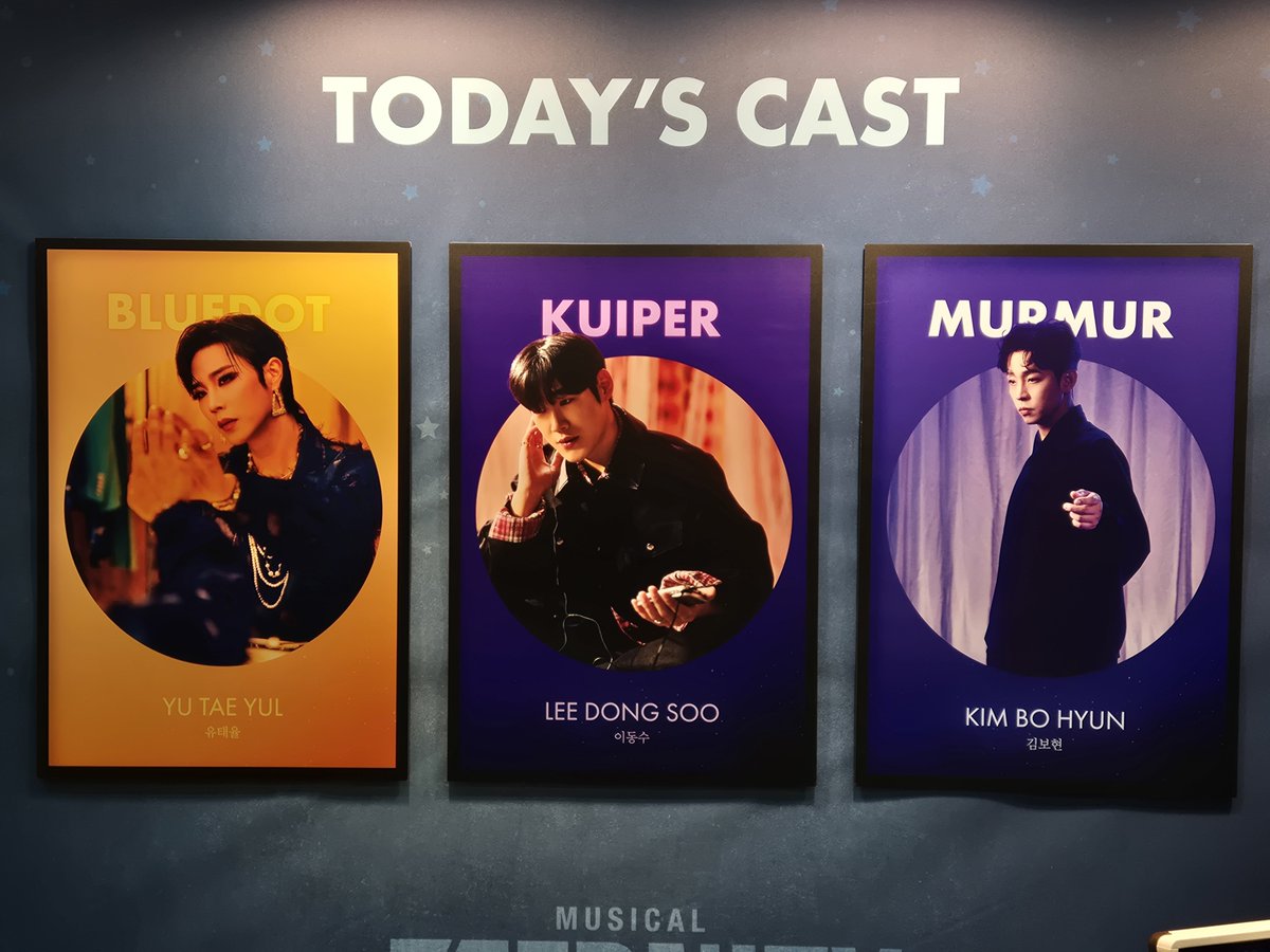 어떻게 카운트다운을 하면서 화장하고 속눈썹붙이고 가발쓰고를 시킬 수가 있어 어떻게