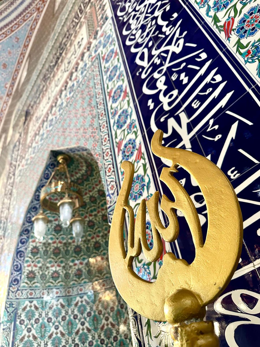 Her gün 7 AYET-EL KÜRSÎ, 

İlk önce Sevgili Peygamberimiz’in (Aleyhisselam) Mübarek, azîz, pâk ruh-u şeriflerine,şehitlerimizin ve ehl-i imanın ruhlarına, Devletimizin bekâsına, milletimizin selâmetine, Devletimiz ve Ehli Sünnet için cihad edenlerin daim muzafferiyetine okuyoruz.