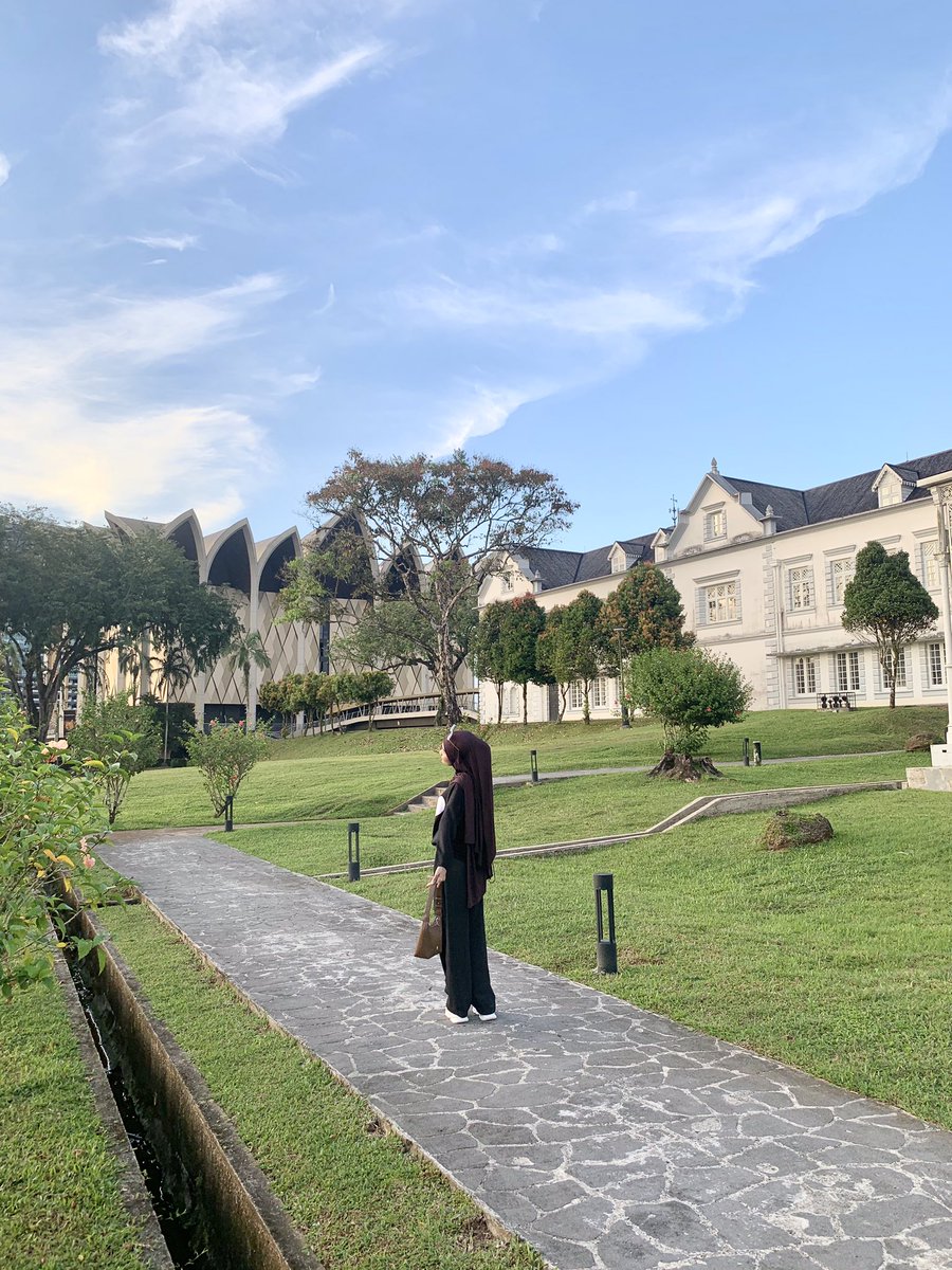 zdkskjii's tweet photo. 3 hari kemarin melipir sebentar ke negara tetangga. Healing singkat setelah tahun kemarin bekerja bagai kuda. Ini juga sekaligus pertama kalinya utk aku trip ke luar negeri. Alhamdulillah happyyyyy 🥹🥹 Semoga Allah kasih lagi rezeki lebih untuk jalan-jalan selanjutnya 🥹❤️✨ https://t.co/CzdhlJg2cE