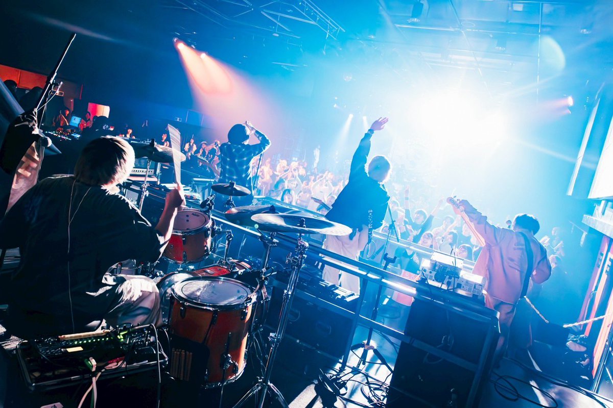 2YOU_MAGAZINE's tweet photo. #でらロック2026
Mercy Woodpecker

でらロック運営を指し「俺たちは長尾健太郎チルドレン」と言い放つMercy Woodpecker。これこそ熊本のバンドが名古屋もホームにした所以。色んなものを抱えて集まったライブハウスで生まれた絆。僕らに羽は無いけれど、みんなとなら飛べる気がする。

📷 @saku_mff https://t.co/jDBT3yr5Pd