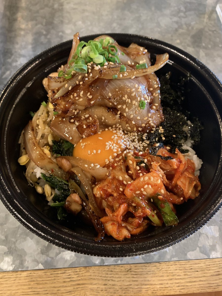 Y2drvB's tweet photo. 鳥キムチ丼！

タンパク質補充！ https://t.co/GjMyaUoLVk