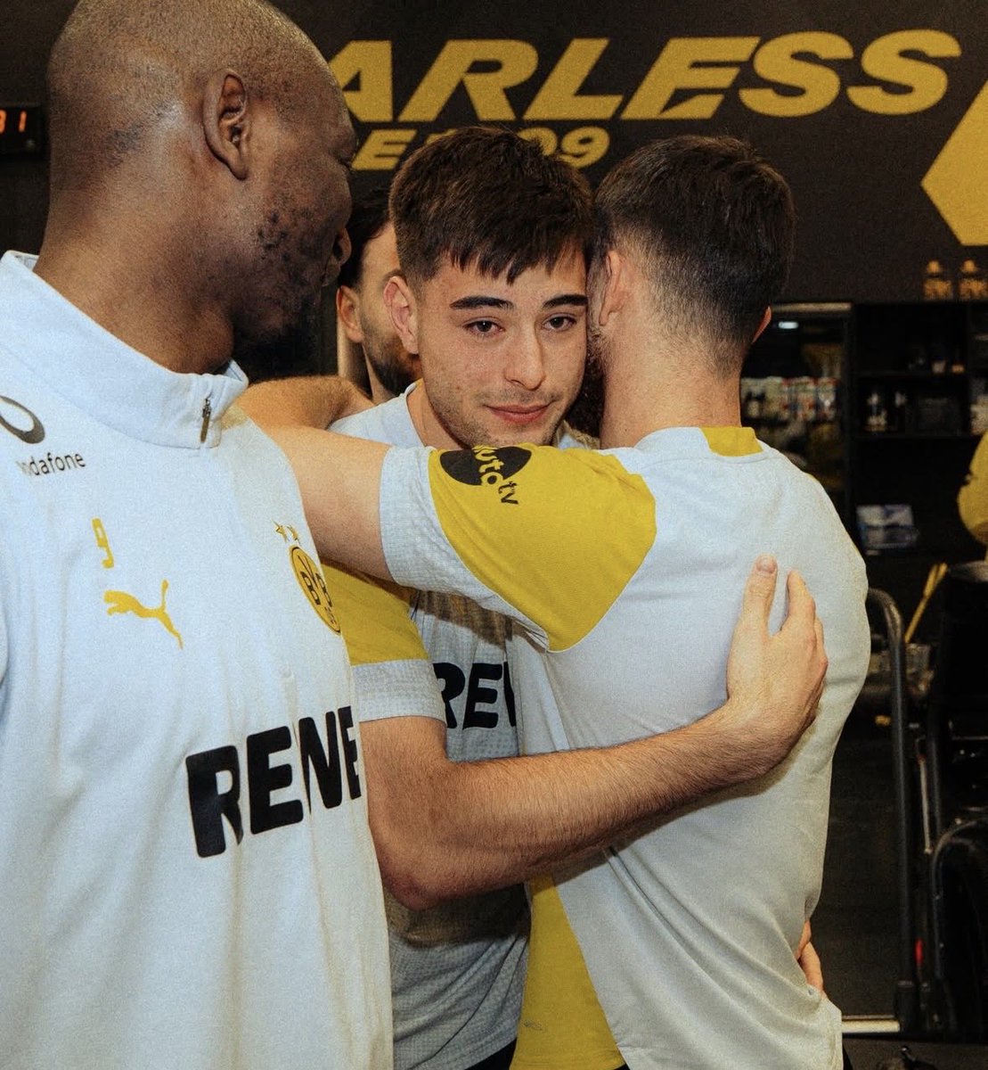 🚨 𝗕𝗥𝗘𝗔𝗞𝗜𝗡𝗚: Aaron Anselmino to RC Strasbourg is 𝗛𝗘𝗥𝗘 𝗪𝗘 𝗚𝗢 done. ✅

He joins on a loan until the end of the season from Chelsea, after they recalled him from Dortmund.

(Source: <a href="/FabrizioRomano/">Fabrizio Romano</a>)