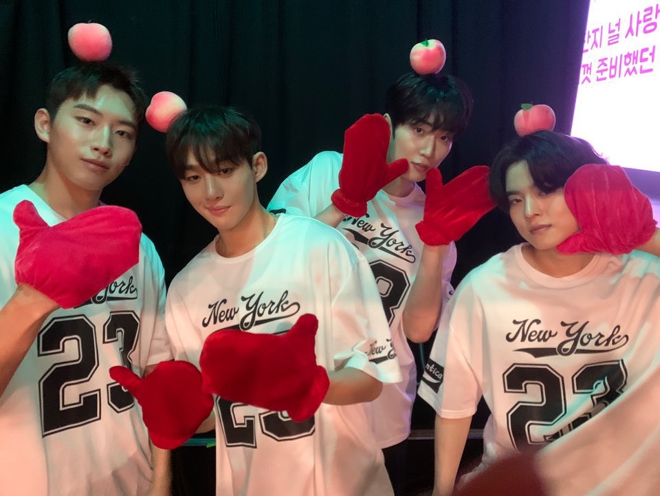 🍑 2026 복숭아 꽃이 피었습니다 팬미팅 🍑

내 맘에 복숭아맛 캔디🍬
저녁타임에도 당도 최고일 예정🔥

지금 팬미팅 보러가기
🔗hellolive.tv/detail/1047

#복숭아꽃이피었습니다 #PeachTrap #수빈 #차세진 #이도한 #차유현