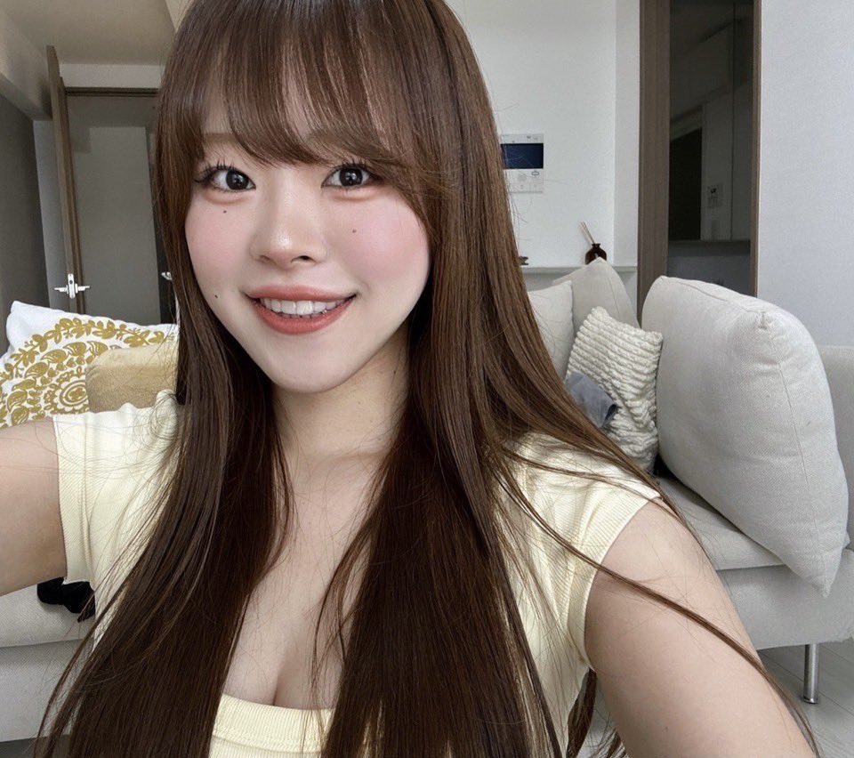 谷間見えてんのやべ💢︎💕︎︎💕︎