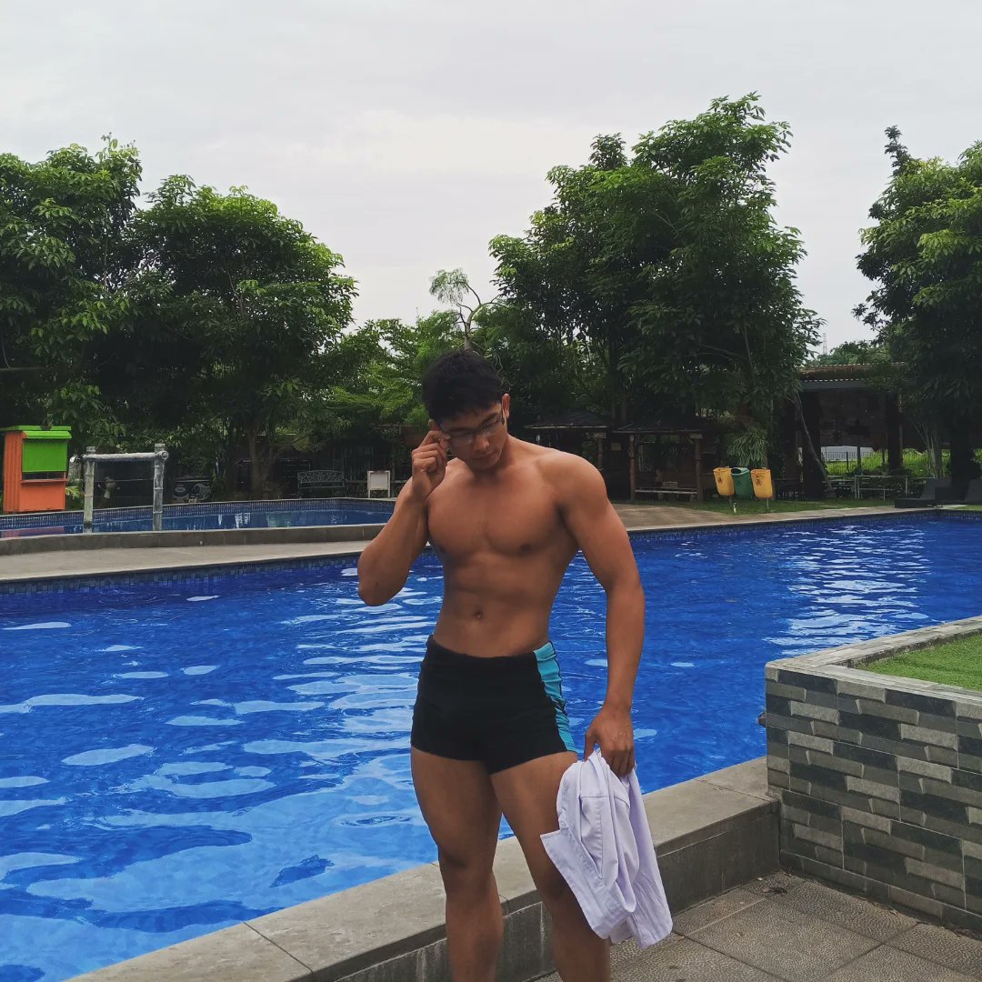 shirtlessboyid's tweet photo. Praktek renang penjaskes https://t.co/ixjDZJHfb5